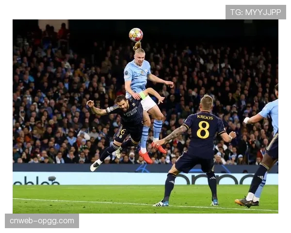 欧冠半决赛首回合：曼城1-1巴黎，哈兰德点射破门